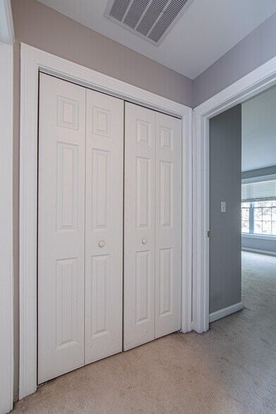 Building Photo - 157 Leeder Hill Dr