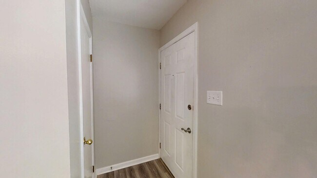 Building Photo - 334 Lamplighter Ln