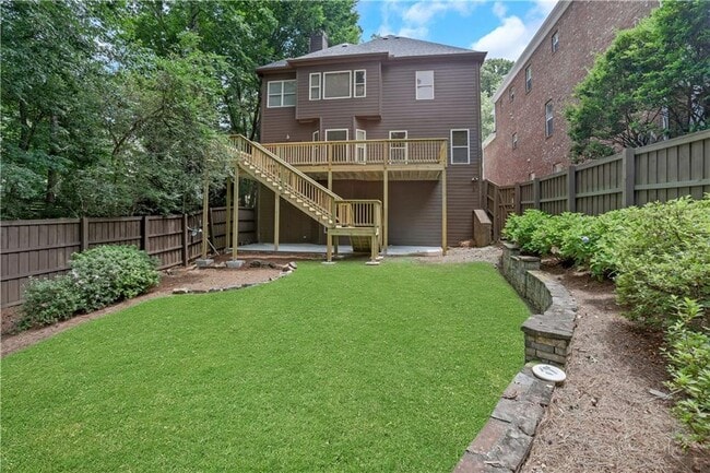 Building Photo - 3228 Silver Lake Dr NE