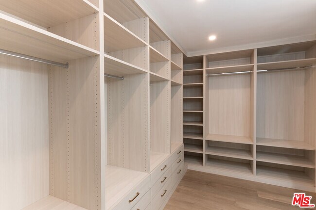 Building Photo - 8401 Fountain Ave