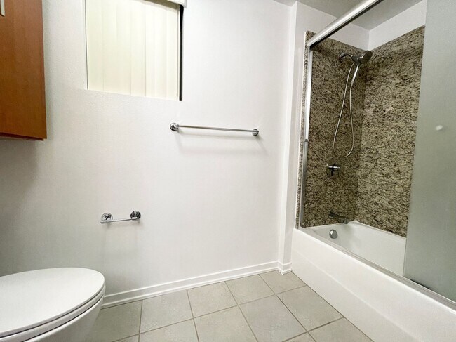 Building Photo - Dogpatch: Exceptional 1 Bed 1.5 Bath Condo @ Esprit Park with Garage Parking and Storage