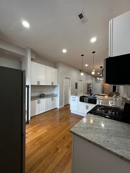 Kitchen - 1908 S May St