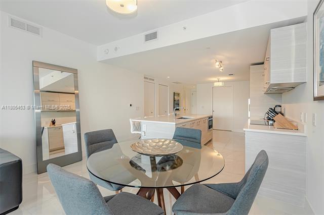 Building Photo - 650 NE 32nd St