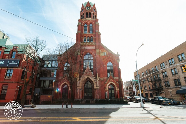 Building Photo - 618 Bushwick Ave