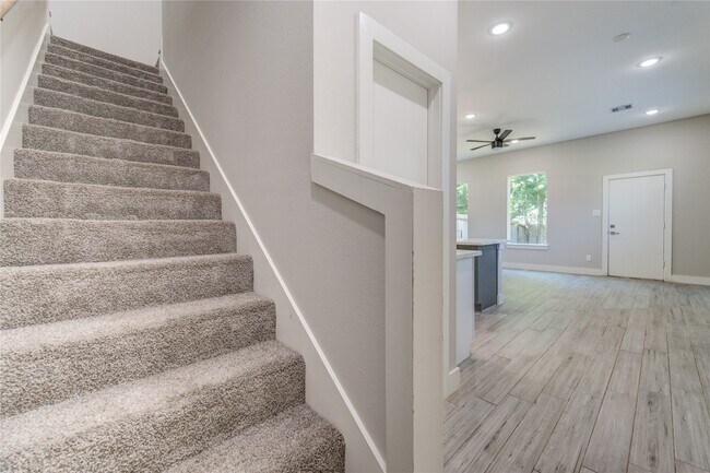 Building Photo - 4536 Sunflower St