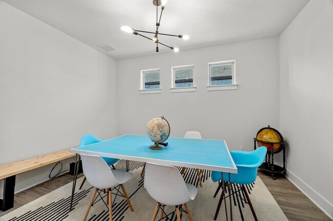 Building Photo - 319 Pecos River Xing