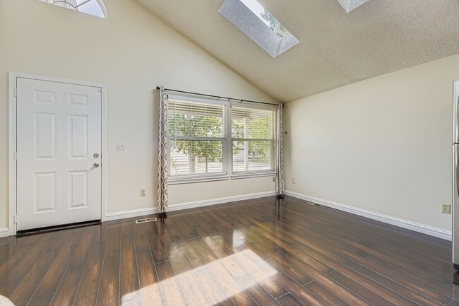 Building Photo - 6532 Freeport Dr