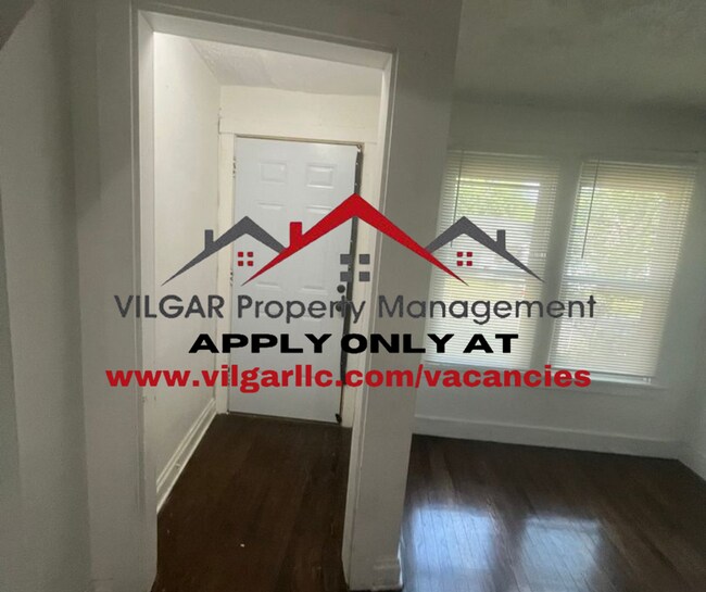 Building Photo - Spacious & Smart Layout! 3-bedroom, 1-bath...