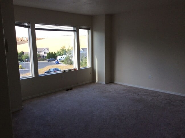 Building Photo - 2430 NW Granite Ct