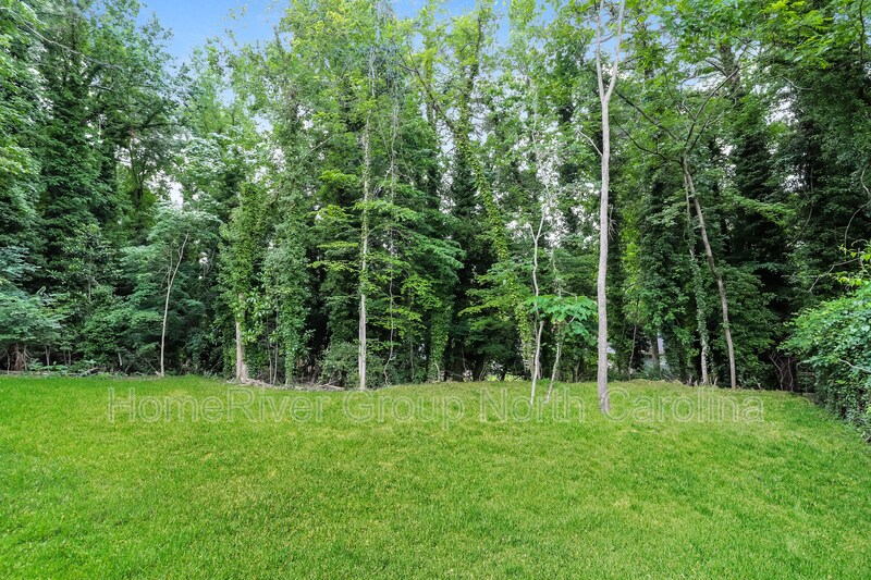 Building Photo - 231 Willowood Dr