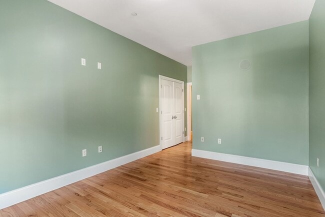 Building Photo - 15 Preble St