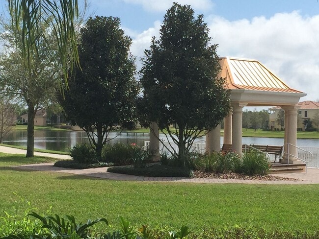 Building Photo - Gorgeous 3/3 Townhouse in VillageWalk of L...