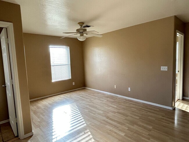 Building Photo - 9598 N 82nd Ln