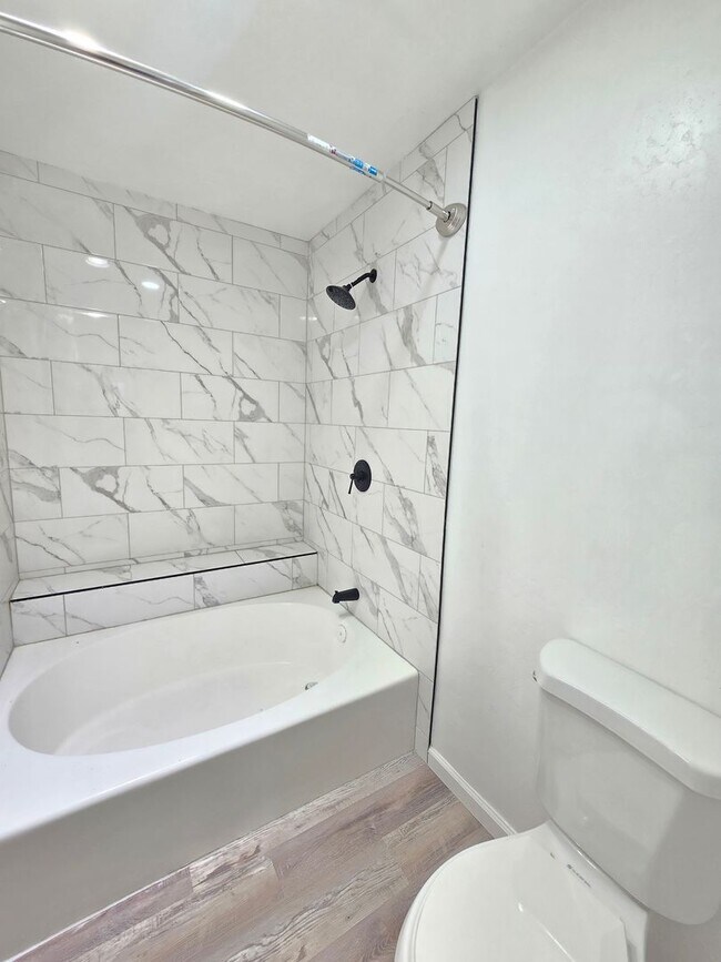 Building Photo - Pool Home – 3 Bed | 3 Bath | 1,625 Sq Ft