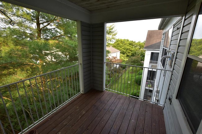Building Photo - Spacious and Sunlit 2BR/2BA Condo with Por...