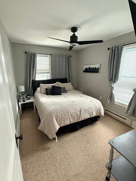 Queen Bedroom 1 - 533 N 2nd St