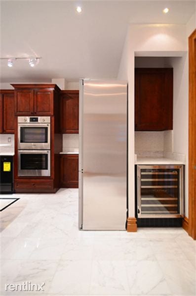 Building Photo - 855 7TH Ave