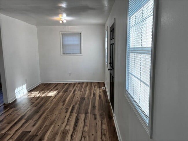 Building Photo - Updated 2BR Home with Large Yard in Batesburg