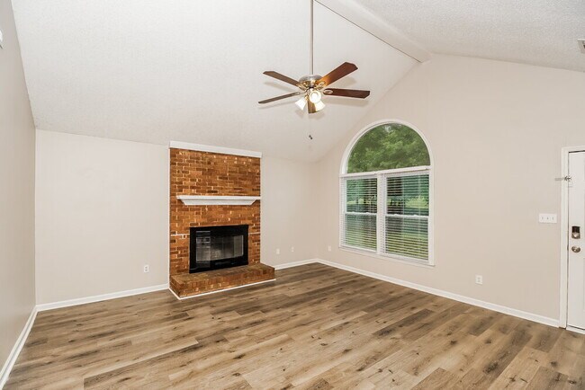 Building Photo - 1800 Hedgelawn Dr