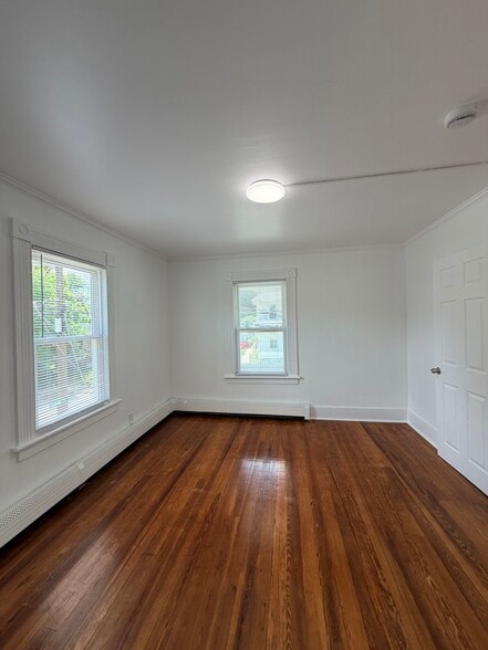 Building Photo - 37 Maud St