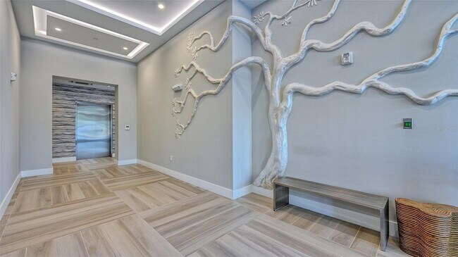 Building Photo - 635 S Orange Ave