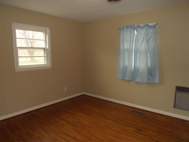 Building Photo - 1604 Belmont Dr