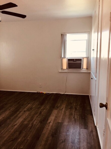 Building Photo - 112 S Chevy Chase Dr