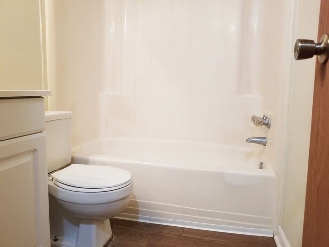 Building Photo - *MUST SEE* Southside Condo with Pool