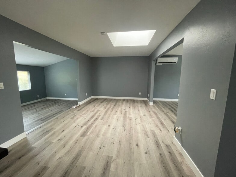 Building Photo - 2737 Sarver Ln
