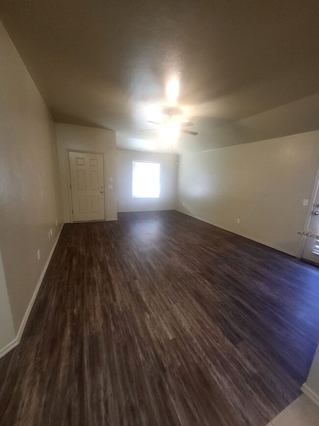 Building Photo - Welcome Home!!