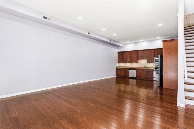 Building Photo - 2355 E York St