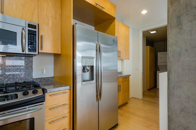 Building Photo - 2 bedroom 2 story East Village loft at Fah...
