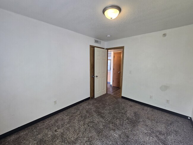 Building Photo - 60 Miller Ave SW