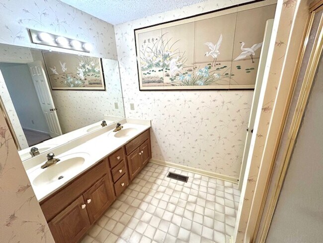Building Photo - Spacious 2 Bed / 2.5 Bath Home in Madison -- MOVE IN SPECIAL