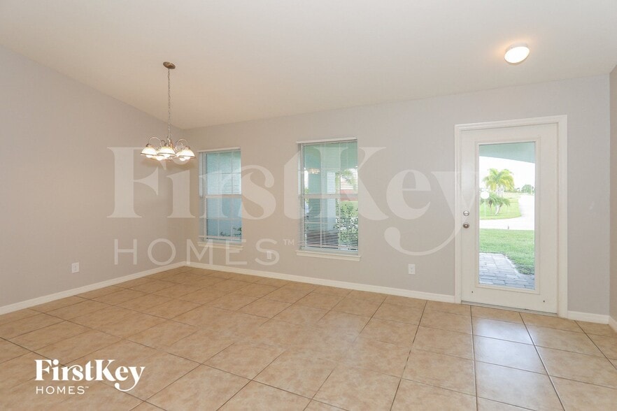 Building Photo - 2616 NW 1st Pl