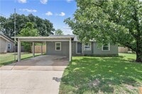 Building Photo - Available June 2026! Adorable 3 Bedroom Ho...
