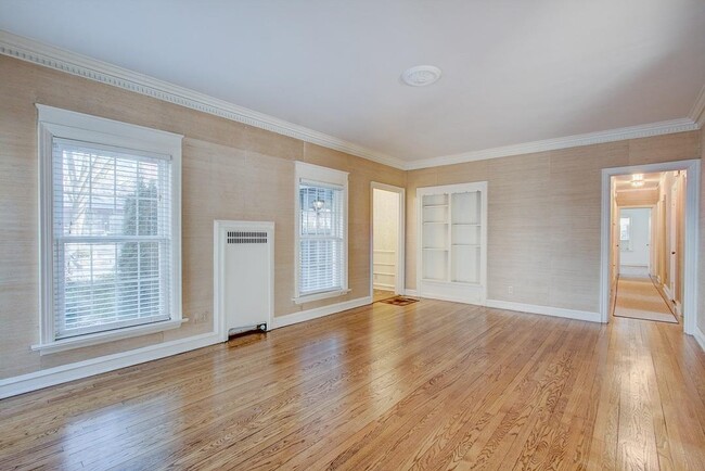 Building Photo - 2225 E Woodstock Pl