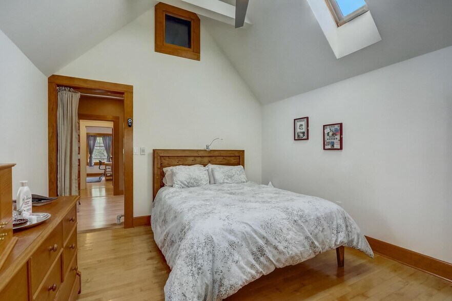 Building Photo - 2114 E Edgewood Ave