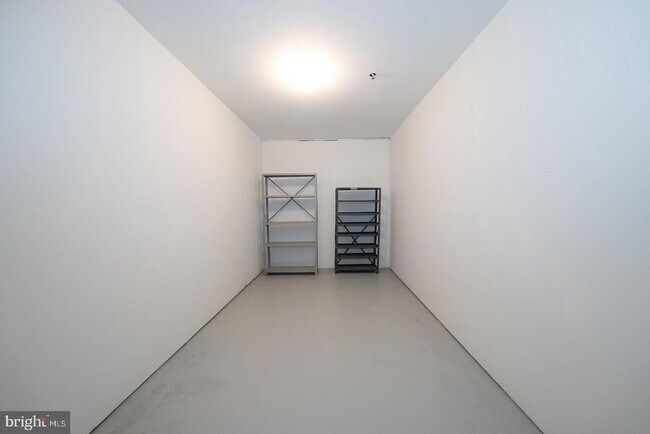 Building Photo - 335 Paoli Pointe Dr