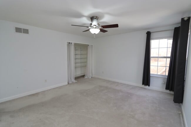 Building Photo - 2969 Columbia Dr