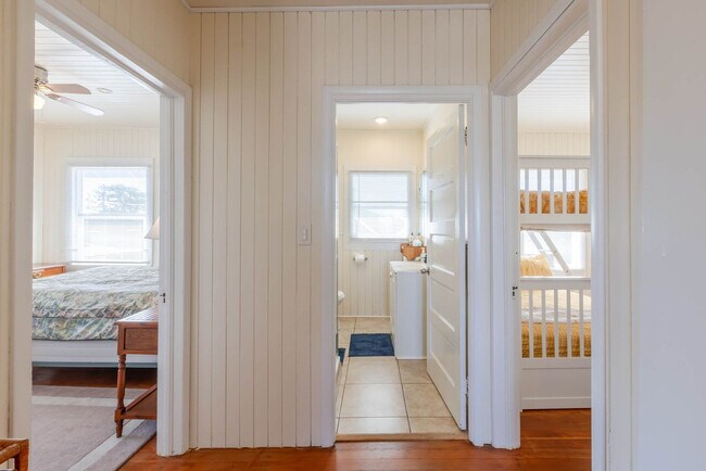 Building Photo - 640 S Columbia St