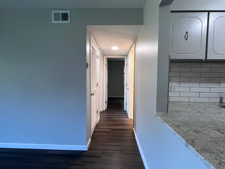 Building Photo - 1190 Calley Dr