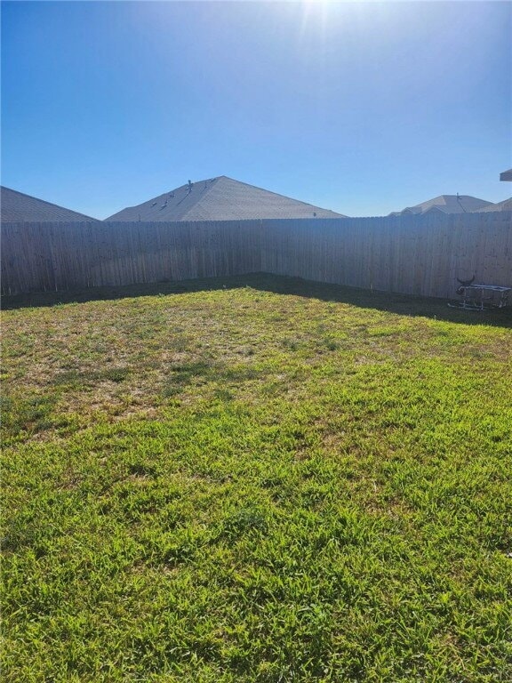 Building Photo - Small city charm close to big city commute!