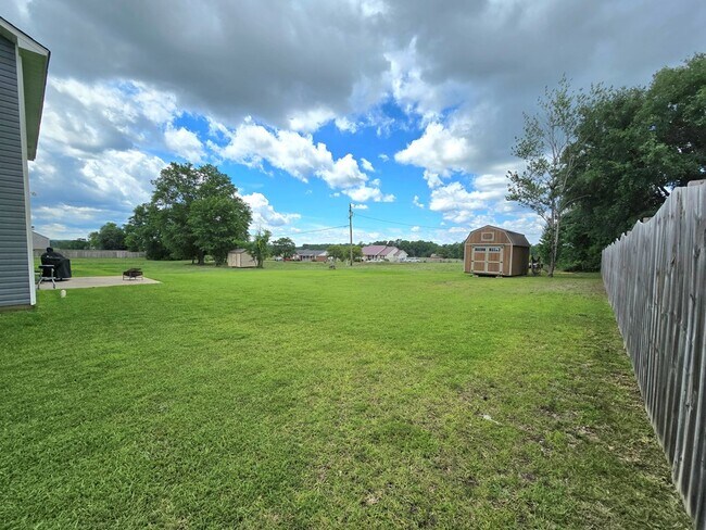 Building Photo - 2160 Alden Dr
