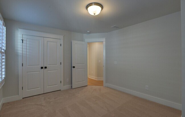 Building Photo - 4 Bedroom 3.5 Bath House in Twin Lakes - Johns Island