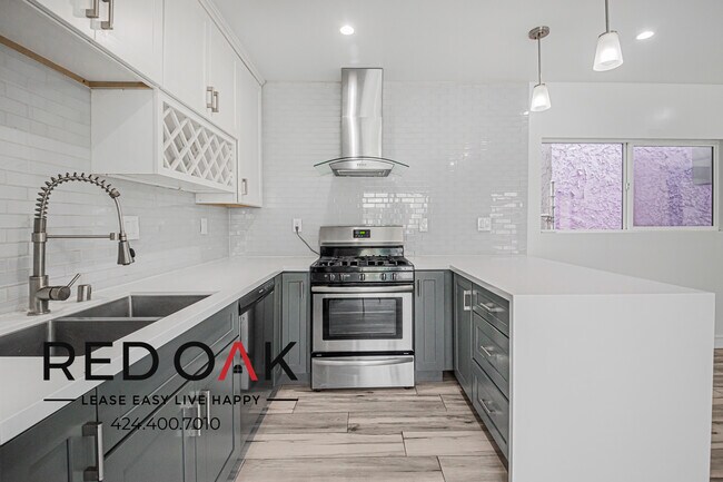 Building Photo - 836 Van Ness Ave