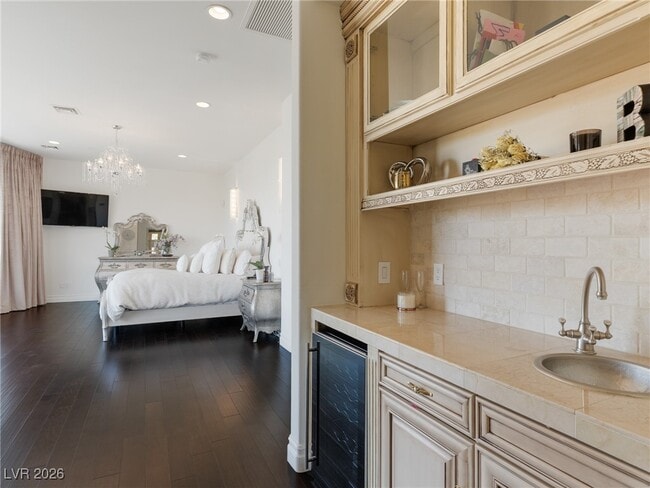 Building Photo - 779 Clove Ct