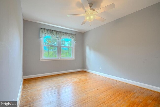 Building Photo - 372 Old Trail