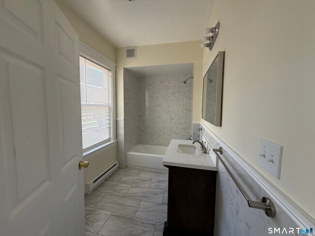 Building Photo - 140 Hynes Ave