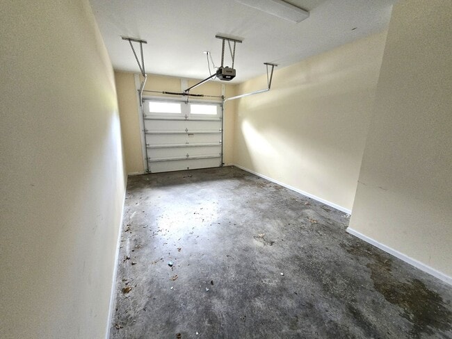 Building Photo - 1232 Highland Hall Rd